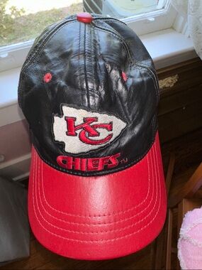Vintage 90s Team NFL Kansas City Chiefs Black & Red Leather Baseball Cap